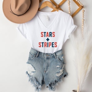 Stars and Stripes Women&#39;s V-Neck: Patriotic American T-Shirt