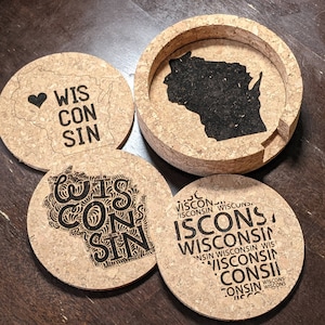 Wisconsin Untersetzer (Kork) - 4er-Set, gravierte Untersetzer, Wisconsin Geschenk, Einweihungsgeschenk, Hochzeitsgeschenk, Geburtstag, Cabin Lake House Decor