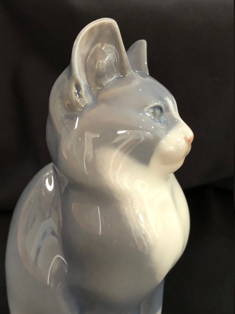Royal Copenhagen Denmark Made In Denmark Porcelain Number 1803 Vintage Perfect Grey And White Cat Figurine 5.5 Inches High