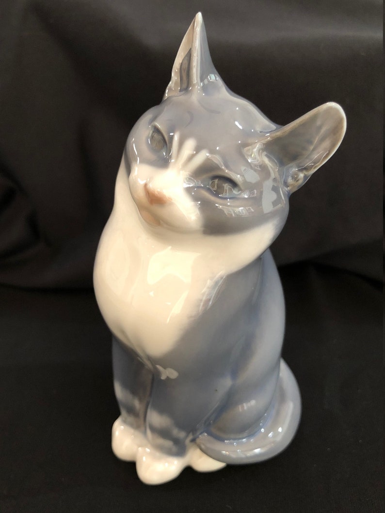 Royal Copenhagen Denmark Made In Denmark Porcelain Number 1803 Vintage Perfect Grey And White Cat Figurine 5.5 Inches High