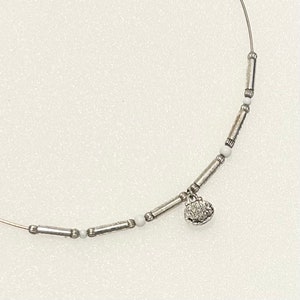 Vntg White Oval Acrylic Pendant On Omega Necklace 15 Silver Tone Flexible image 2