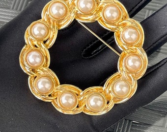 Circle Brooch Faux Pearl Pin Gold Tone Simple Ornament Statement Classic Vintage Something Old White Bridal 2.5 Inches