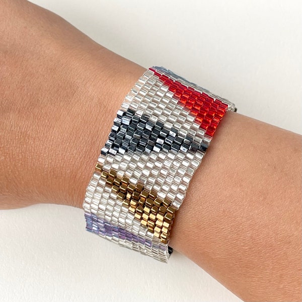 Vintage Glass Bead Wrist Band Bracelet Wide Geometric Design Magnetic Clasp Silver Tone Metal Multi-Color Beads 7 Inches