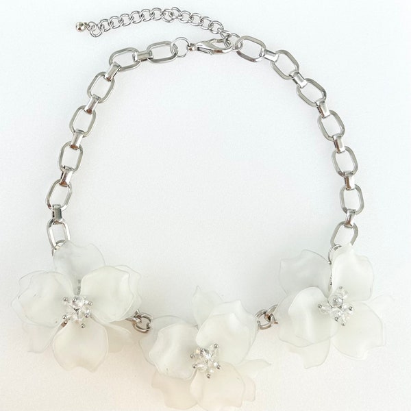 VERY Beautiful LUCITE Flowers with Rhinestone Stamens on Silvertone Chunky Chain 18”