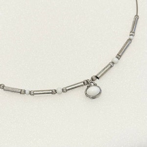 Vntg White Oval Acrylic Pendant On Omega Necklace 15 Silver Tone Flexible image 5
