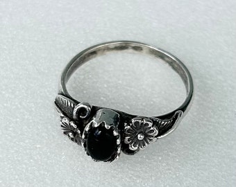 Vintage Marked 925 Oval Black Onyx Full Prong Setting with Two Flowers Ring Size 6.5 Natural Patina