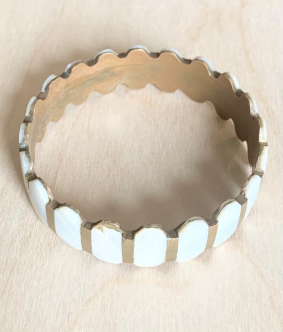 Vintage Brass Bangle with Mother of Pearl Inlay 9… - image 4