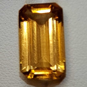 Blazing gold Citrine gemstone - faceted natural yellow quartz 9.15 CTS - emerald shape 17 x 10 mm - loose transparent stone for jewelry