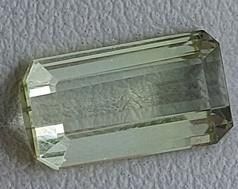 Facettierter Turmalin Edelstein - unbehandelter natürlicher grüner Edelstein 2.65 CTS - Smaragdform 11 x 6 mm - loser transparenter Stein zur Schmuckherstellung