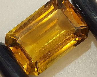 Natural citrine gemstone - faceted golden Quartz 9.45 CTS - emerald shape 16 x 11 mm - loose transparent stone for jewelry making