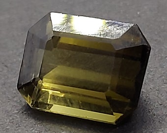 Grün /gold Turmalin Edelstein - natürlicher facettierter Turmalin 2.8 CTS nahezu makellos - smaragd 9 x 7 mm - loser transparenter Stein