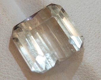 Farbloser Spodumen Edelstein - facettierter natürlicher Kunzit 7.00 CTS - quadratische Form - 11 x 10 mm - loser transparenter Stein zur Schmuckherstellung