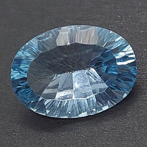 Natural blue Topaz Gemstone - Faceted Loose Topaz 6.05 CTS - oval shape 14 x 10 mm - laser cut Swiss blue - Canadian supplier