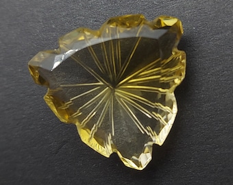 Large citrine quartz gemstone - faceted loose citrine 22.55 CTS - trillion shape 21 mm - November birthstone - Canadian supplier