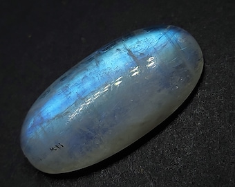 Large natural blue moonstone cabochon - orthoclase feldspar gemstone cabochon 17.70 CTS - oval shape 27 x 13 mm - loose adularescent stone