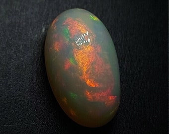 Natural large white opal gemstone - loose untreated welo opal cabochon 9.50 CTS - oval shape 19 x 11 mm - October birthstone - play of color