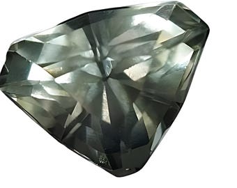 Natural hiddenite gemstone - faceted green Kunzite 10.00 CTS - trillion shape 15 x 11 mm - loose transparent Spodumene stone for jewelry