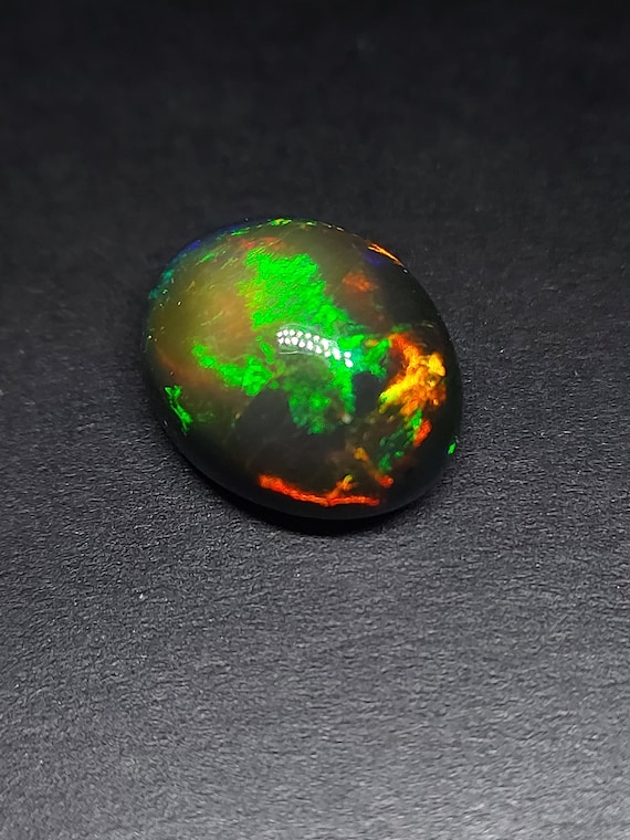 5,50 cts - Qualité Supérieure - Opale Naturelle Cabochon