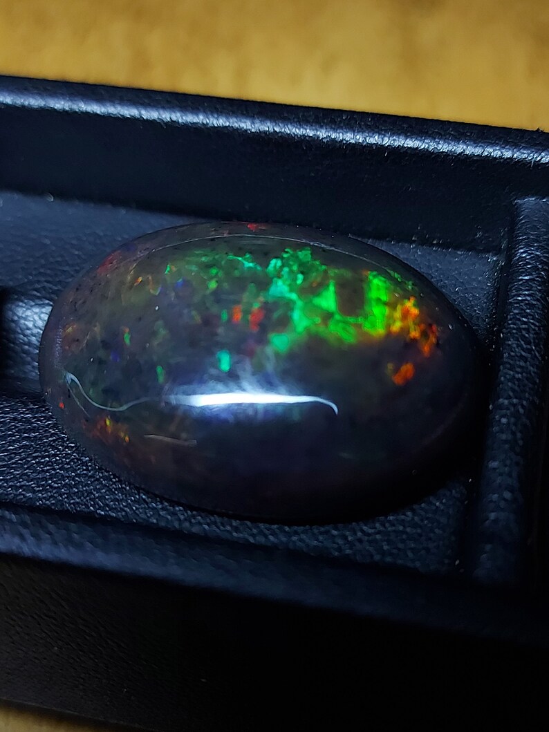 Opale Noire Cabochon Floral Flash - 2.54 Carats - Naturelle D'Éthiopie - Neuf Avec Étiquette