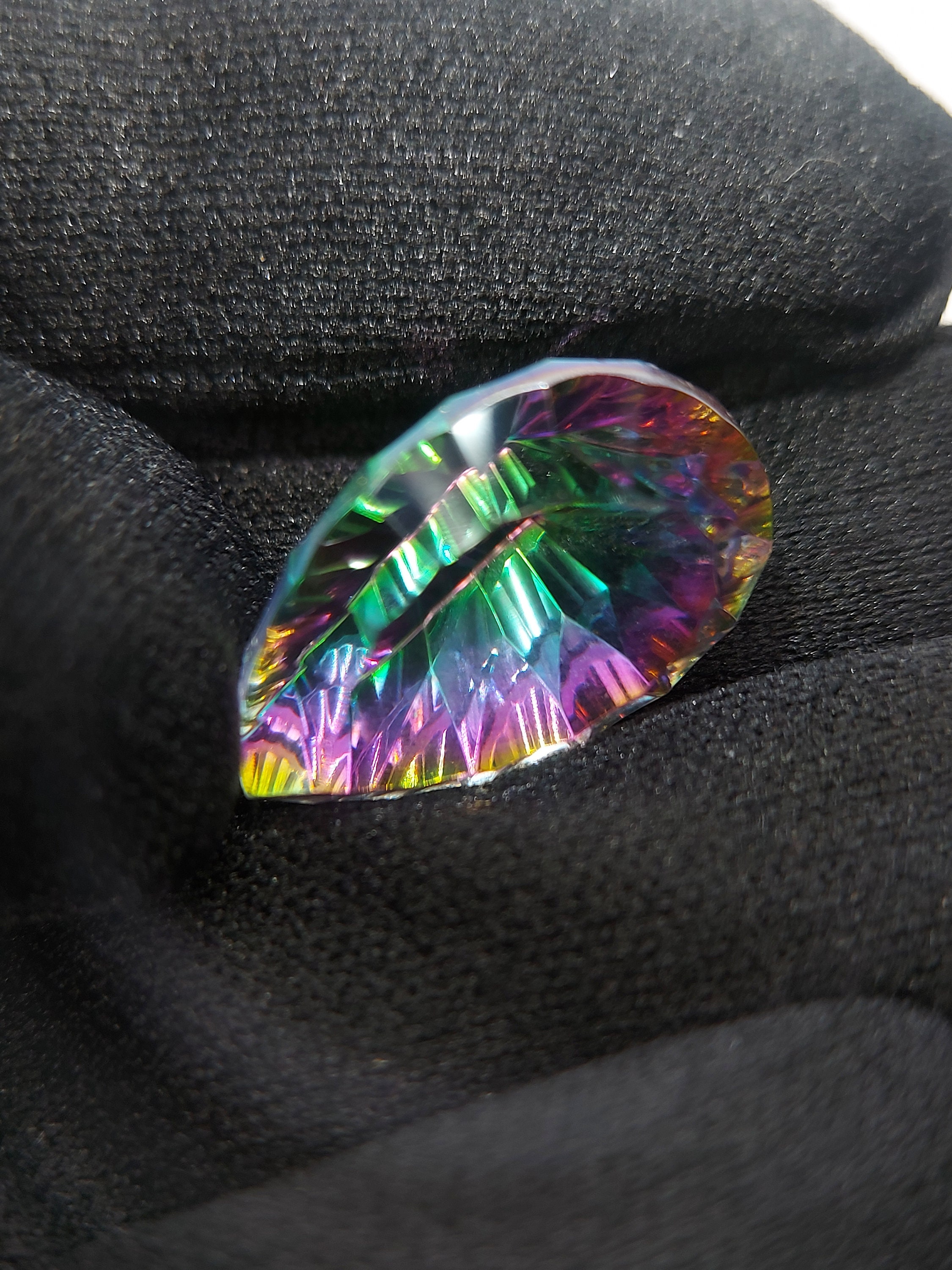 Topaze Mystic Rainbow 40 Ct - Pierre Ovale Certifiée A++ Naturelle - Effet Asterisme Multicolore