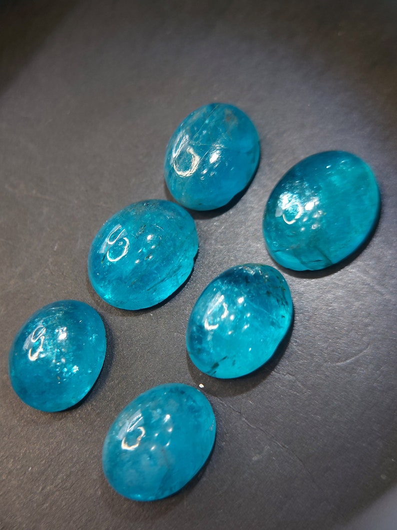 Cabochão de Apatita neon no atacado - Gema de Apatita natural azul-esverdeada solta, 55,00 quilates - 6 formatos ovais de 14 x 11 mm - Pedra extraída da terra africana imagem 3