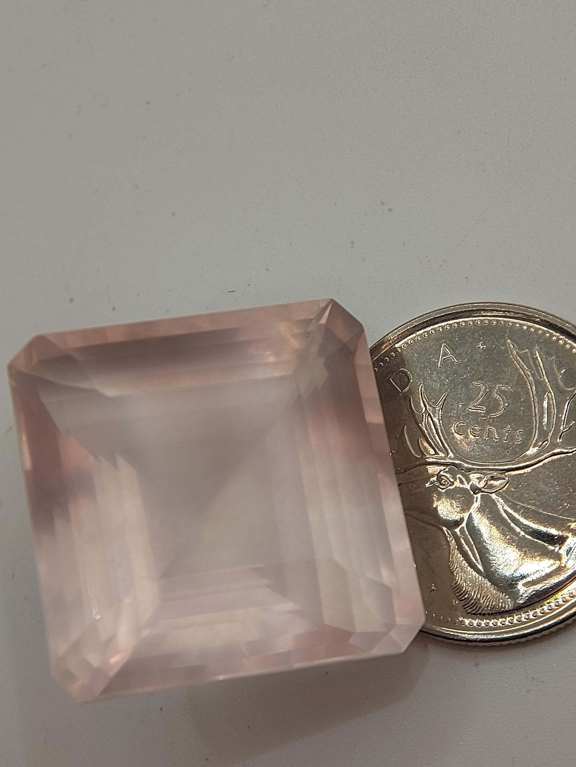 巨大な天然ローズクォーツの宝石 - ファセットカットされた天然ピンク
