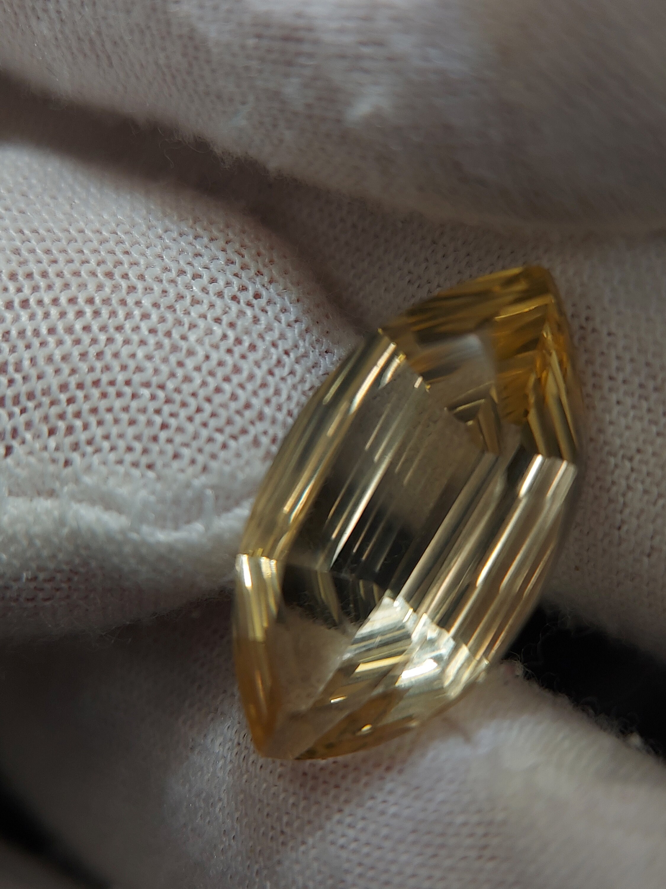 高品質のシトリン宝石 - ファセットカットの天然ゴールデンクォーツ