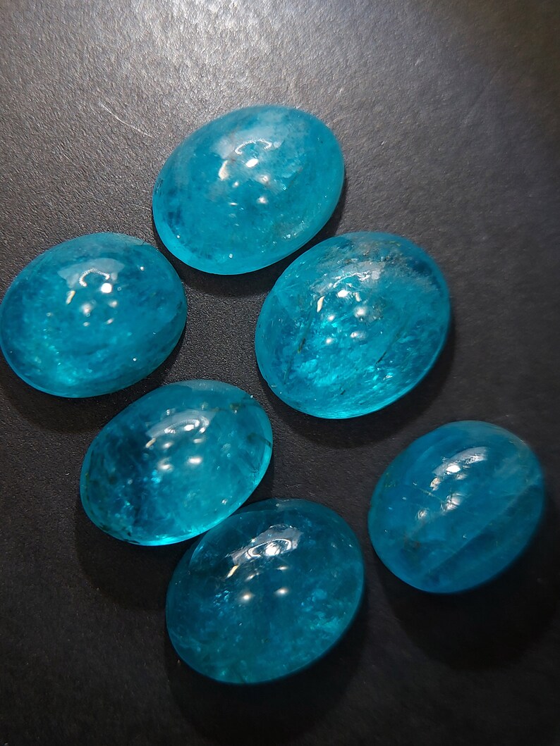 Cabochão de Apatita neon no atacado - Gema de Apatita natural azul-esverdeada solta, 55,00 quilates - 6 formatos ovais de 14 x 11 mm - Pedra extraída da terra africana imagem 2