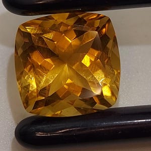 Top grade Citrine gemstone - faceted natural golden Quartz 9.20 CTS - cushion cut 13 mm - loose transparent stone for jewelry making