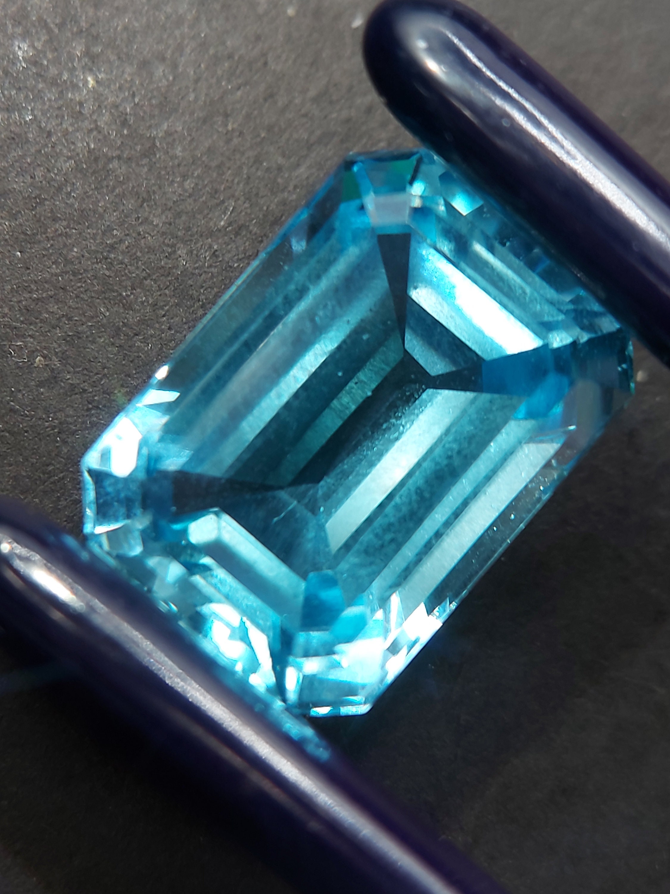 Topaze Rouge Cœur 104 Carats – AAA+ Lab-created, Taille Facette, Pierre Précieuse