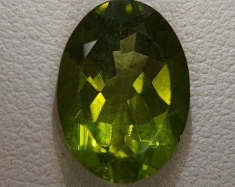 Earth mined peridot gemstone - faceted natural green Chrysolite 4.10 CTS - oval 12 x 9 mm - loose transparent Olivine stone for jewelry