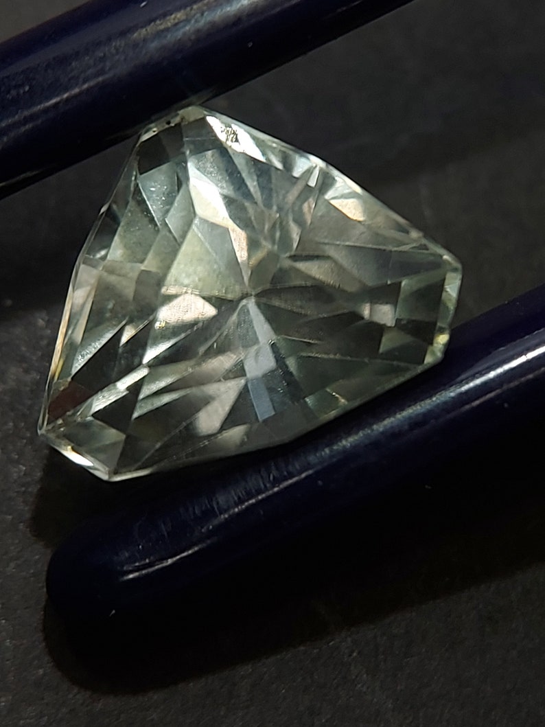 Natural Hiddenite Gemstone - Faceted Green Kunzite 10.00 CTS - Trillion ...