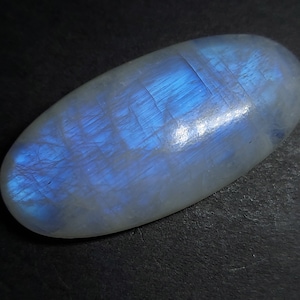 Huge earth mined moonstone cabochon - natural orthoclase feldspar gemstone 42.00 CTS - oval shape 34 x 16 mm - loose adularescent stone