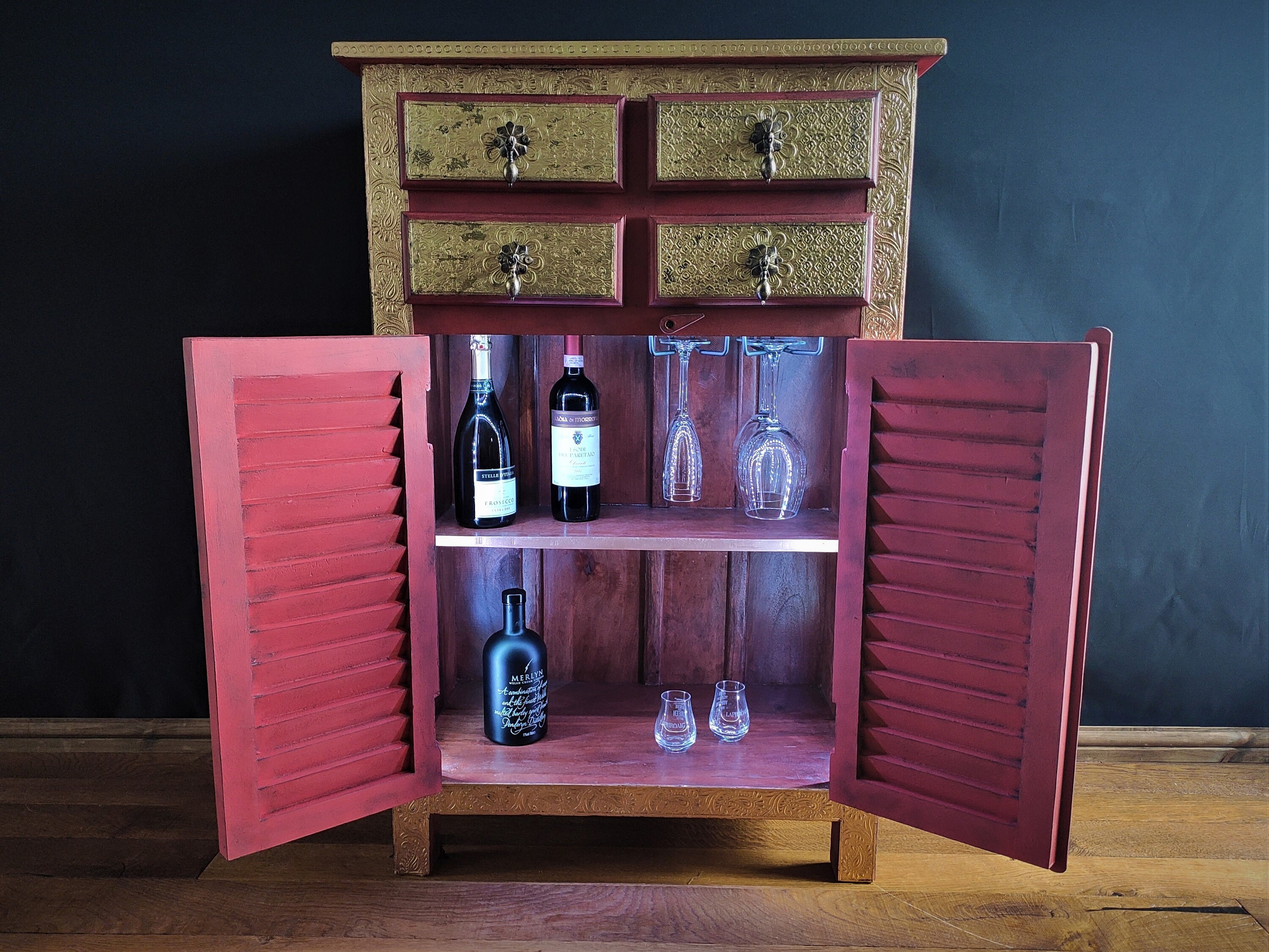 Drinks sale cabinet lighting