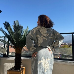 Kimono-morgonrock med huva i muslin – sköldpaddsmönster i turkisk bomull bild 3