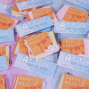 Pegatinas de correo feliz de Aniteez - ATEEZ - CrystallizeKpop - Pegatinas de correo - Pegatinas de correo de KPOP - KPOP - Purikura - Suministros de decoración