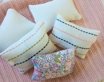 Pink miniature bedding set. Miniature pillow and blankets for dollhouse. Modern bedding decor. 1:12 scale for chelsea doll and maileg