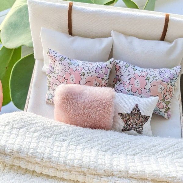 Pink floral bedding set for dollhouse. Miniature bedding for maileg, miniature pillows and blanket. Dollhouse bedding.