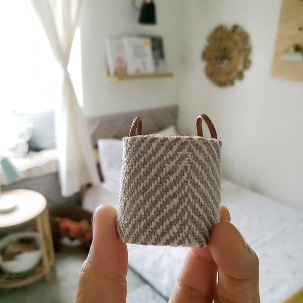 Cesta de la casa de muñecas, muebles de la casa de muñecas, cesta en miniatura, miniatura moderna. Decoración moderna de la casa de muñecas para ratones Maileg