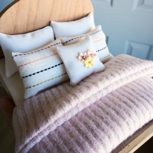 Miniature wooden bed with pink floral bedding. Dollhouse bed with pink bedding, pillows and miniature blanket-Maileg mice. Modern farmhouse image 3