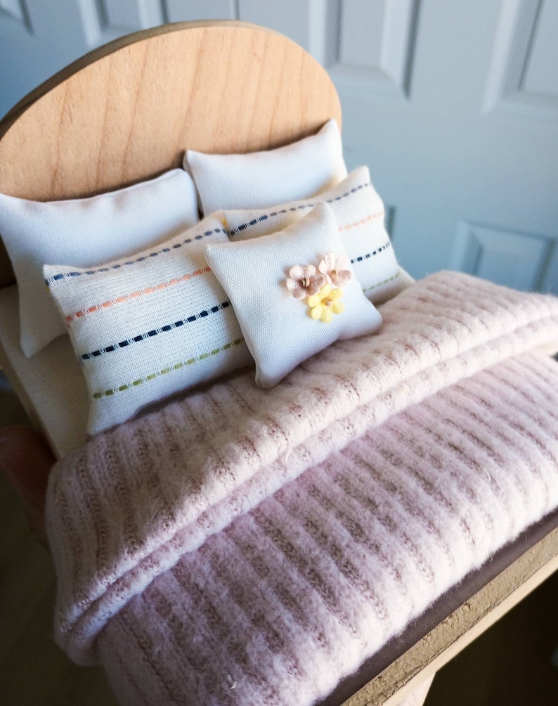 Miniature wooden bed with pink floral bedding. Dollhouse bed with pink bedding, pillows and miniature blanket-Maileg mice. Modern farmhouse image 3