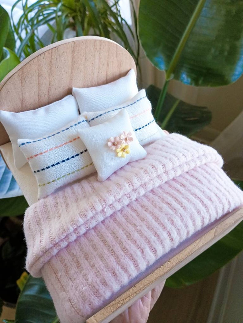 Miniature wooden bed with pink floral bedding. Dollhouse bed with pink bedding, pillows and miniature blanket-Maileg mice. Modern farmhouse image 2