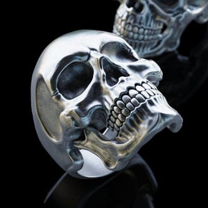 Gepersonaliseerde zilveren schedelring, handgemaakte zilveren schedelring, bikerring, realistische schedelring, gotische schedelring, aandenken Mori, Amor Fati