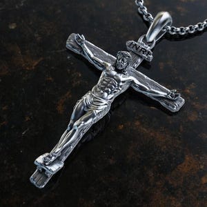 Handgemaakte kruisbeeld 925K sterlingzilveren ketting, kruisiging van Jezus hanger, Memorial zilveren cadeau, cadeau voor hem, religieus cadeau voor mannen