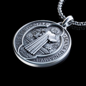 Sterling Silber St. Benedikt Halskette, personalisierte christliche St. Benedikt Medaillon, handgefertigte St. Benedikt Medaille, religiöses Silbergeschenk