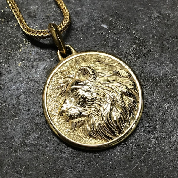 Kundenspezifische 18K Gold überzogene Löwe-Halskette, personalisierter Goldlöwe-Männeranhänger, handgemachtes 18K Goldlöwe-Medaillon, Tierschmuck-Männergeschenk