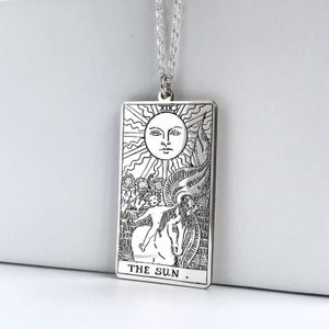 El collar de cartas del tarot del sol, collar de tarot de plata, joyas de tarot, collar de tarotcard, regalo de tarot personalizado