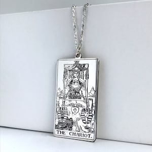 El collar de cartas del tarot del carro, collar de tarot de plata, joyas de tarot, collar de tarot, regalo de tarot personalizado