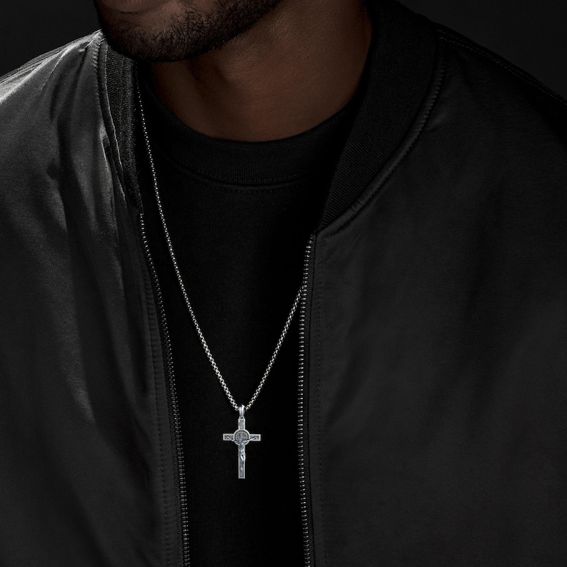 Personalisierte St. Benedikt Kruzifix Silber Halskette, handgefertigter St. Benedikt Exorzismus Kreuz Anhänger, St. Benedikt Medaille, religiöses Geschenk Bild 10