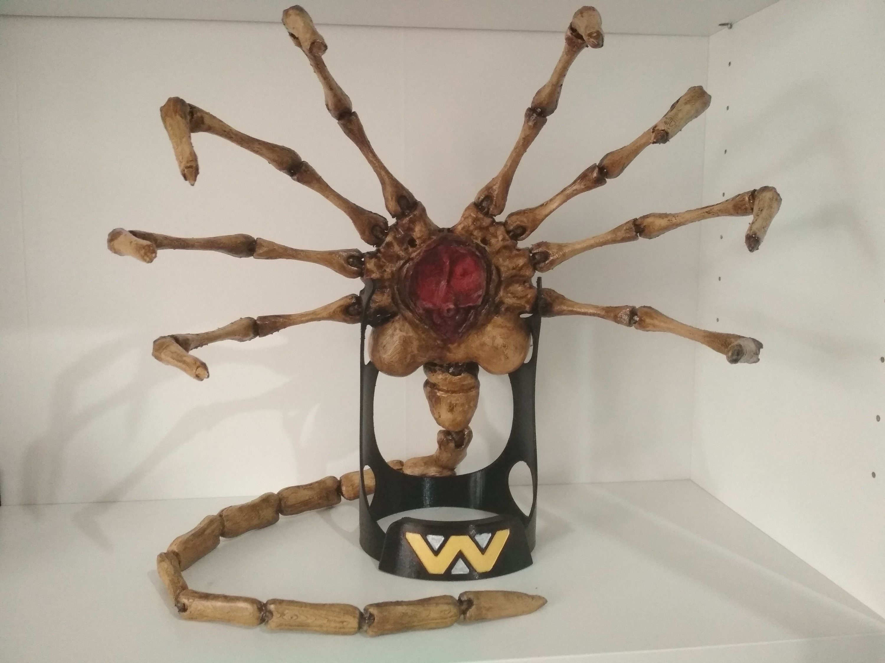 Replica Figure Agisis Facehugger Alien Articulated/ Prop Kit Replica Figure Agisis Facehugger Alien Articulated/ Prop Kit